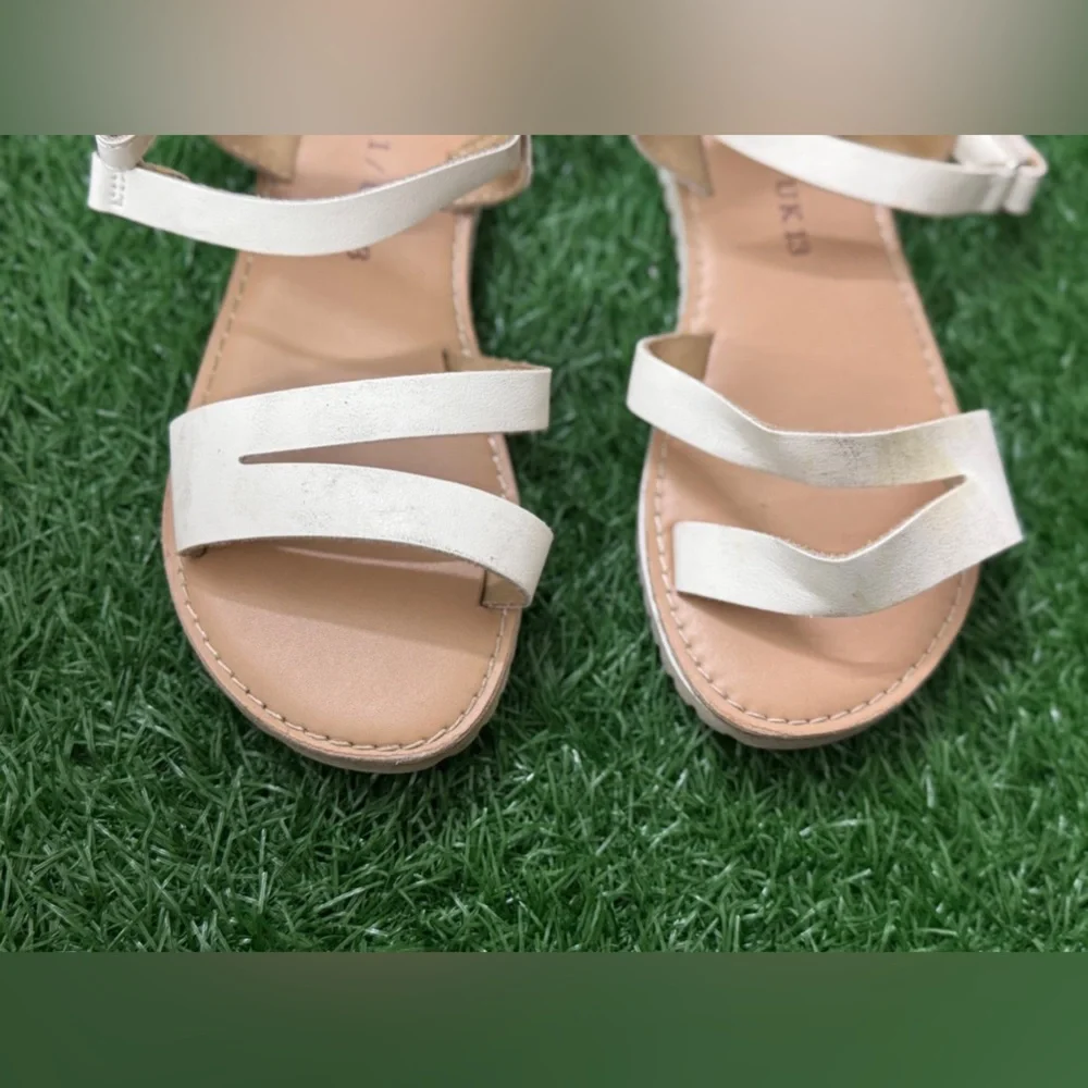 Kids Cream and Tan Sandals‎ Size 1